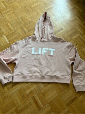 As colour LIFT Cropped Hoodie in Blush Pink